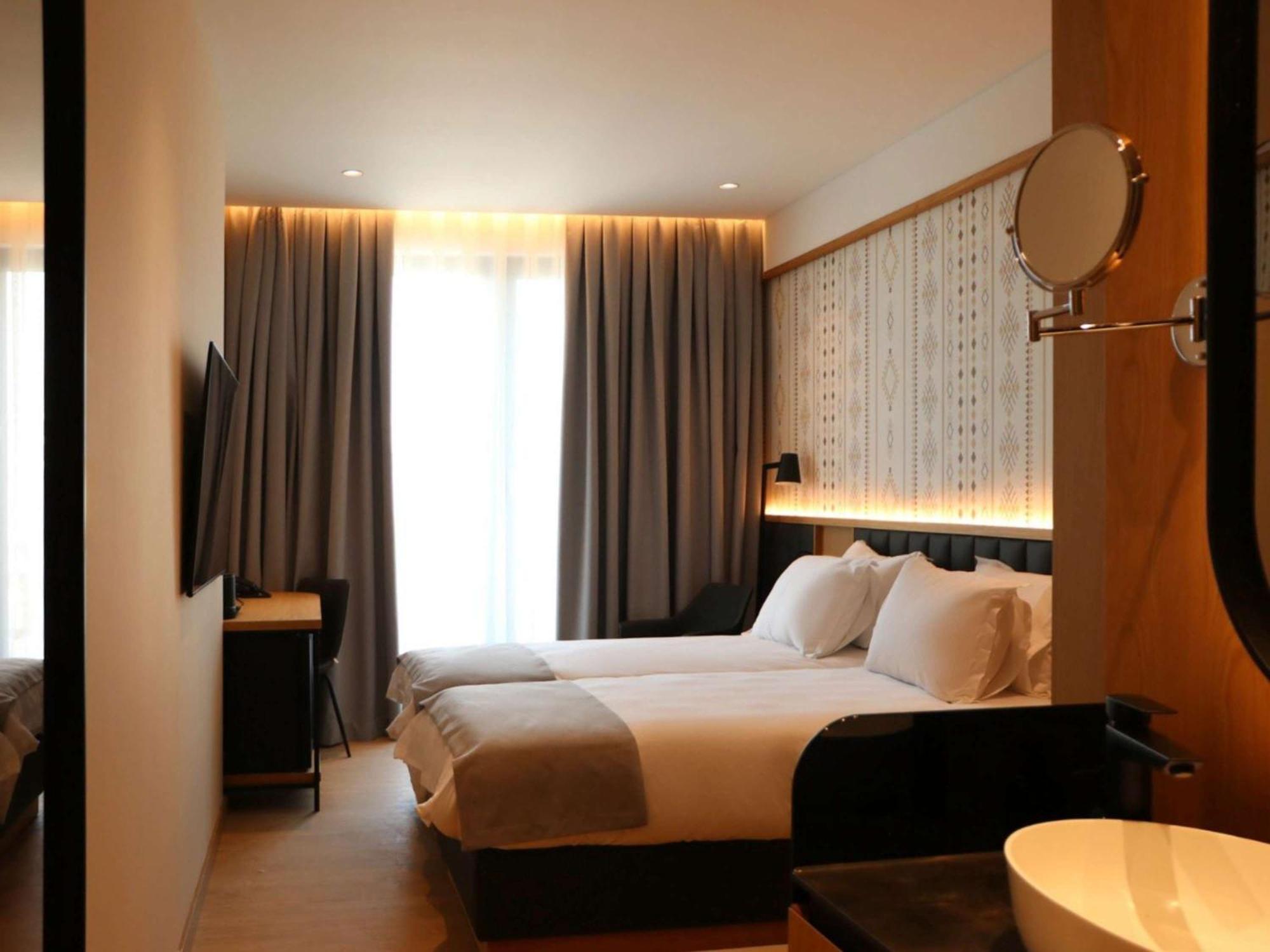 Mercure Prishtina City Prishtinë Exterior photo