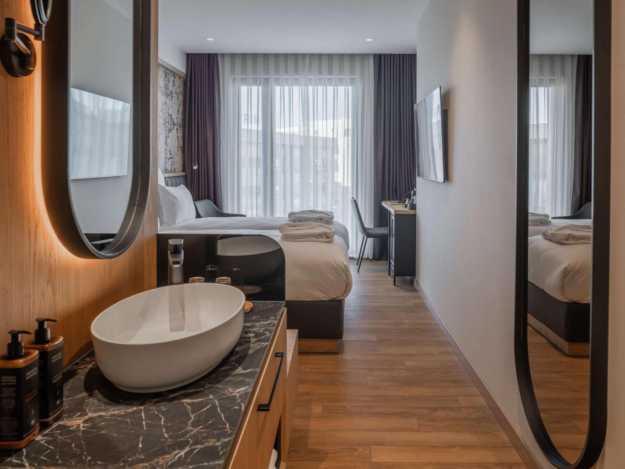 Mercure Prishtina City Prishtinë Exterior photo