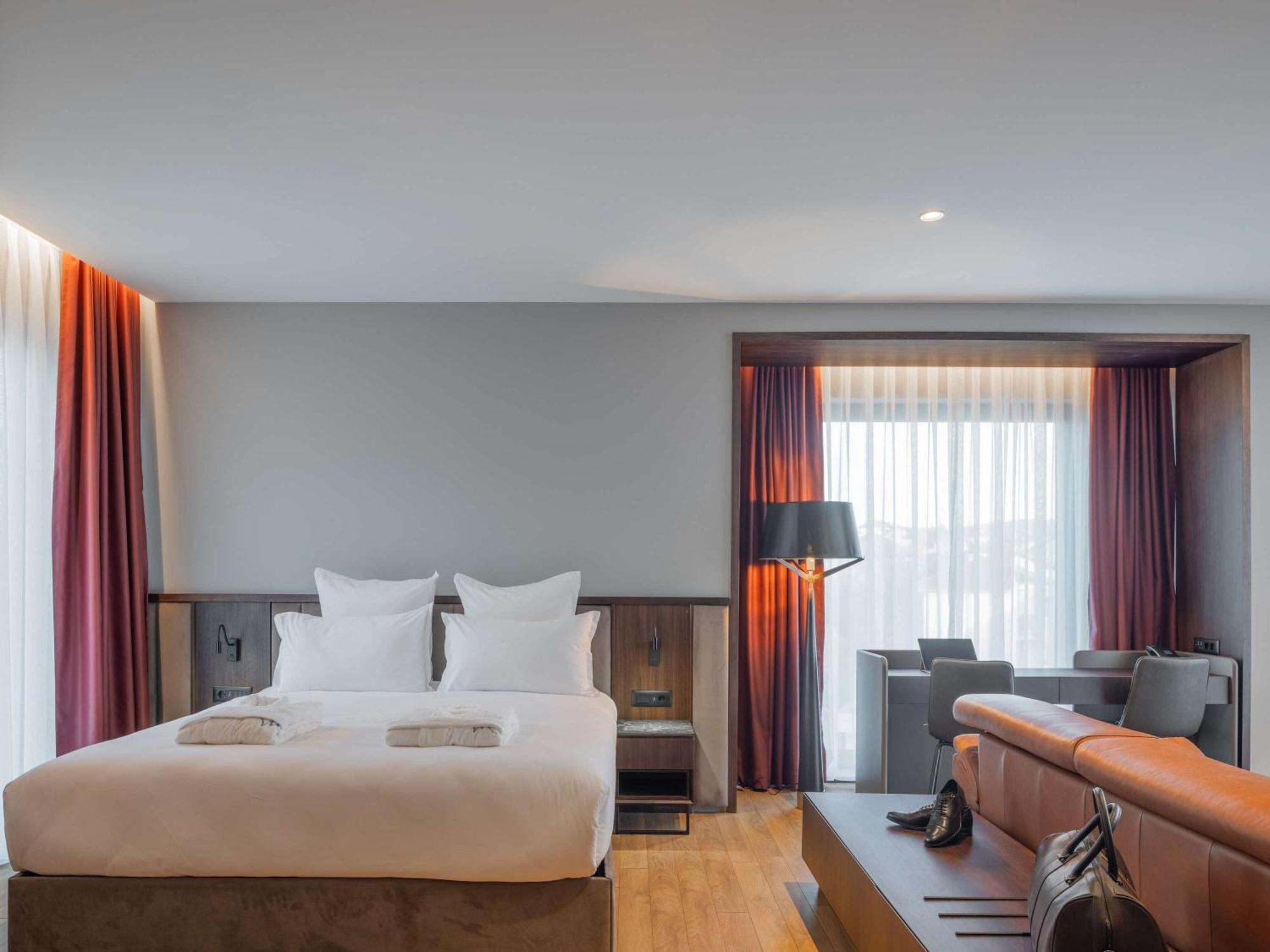 Mercure Prishtina City Prishtinë Exterior photo